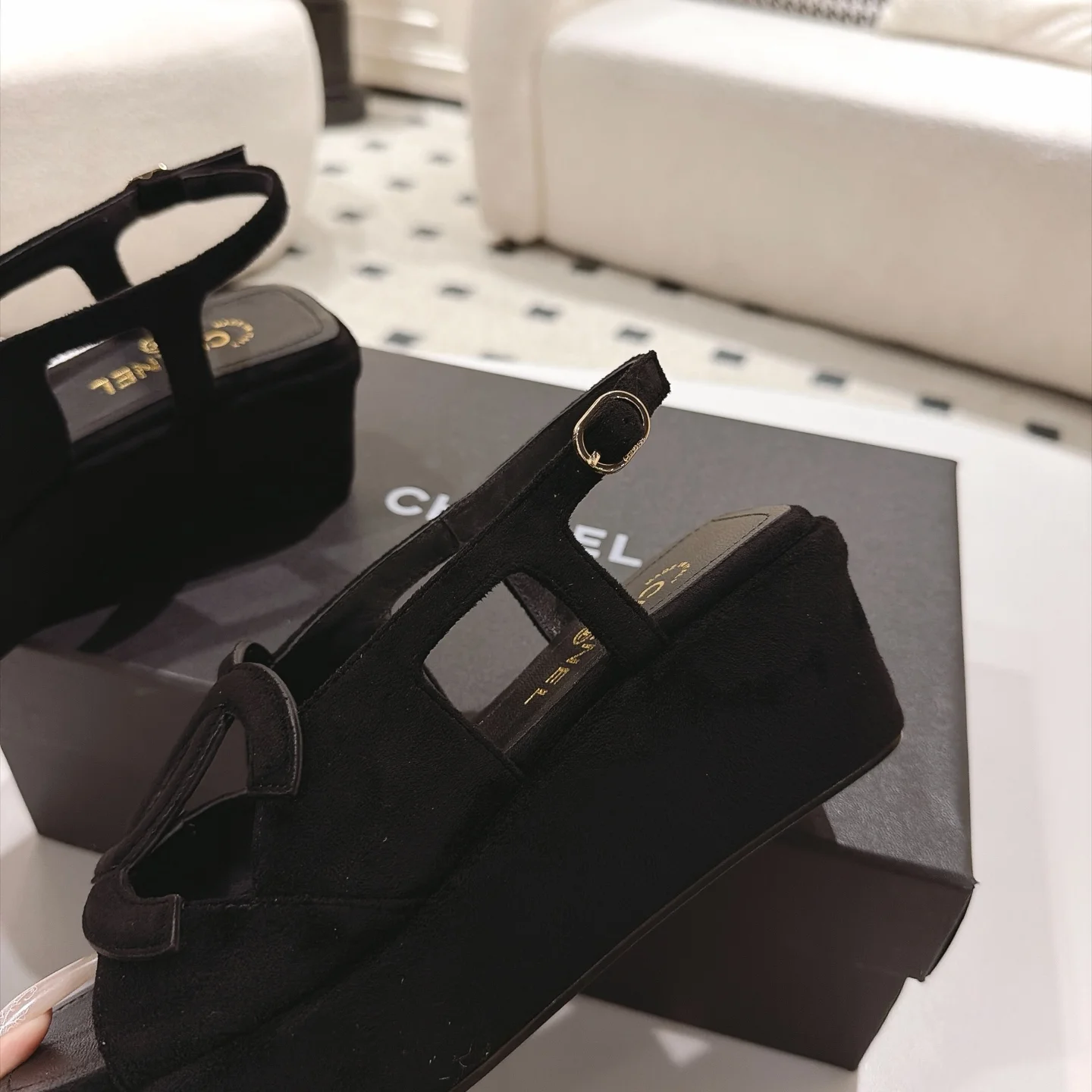 CHANEL Sandals Lamb Leather Black-Gold EU35-39 B40202609110877 - Image 7