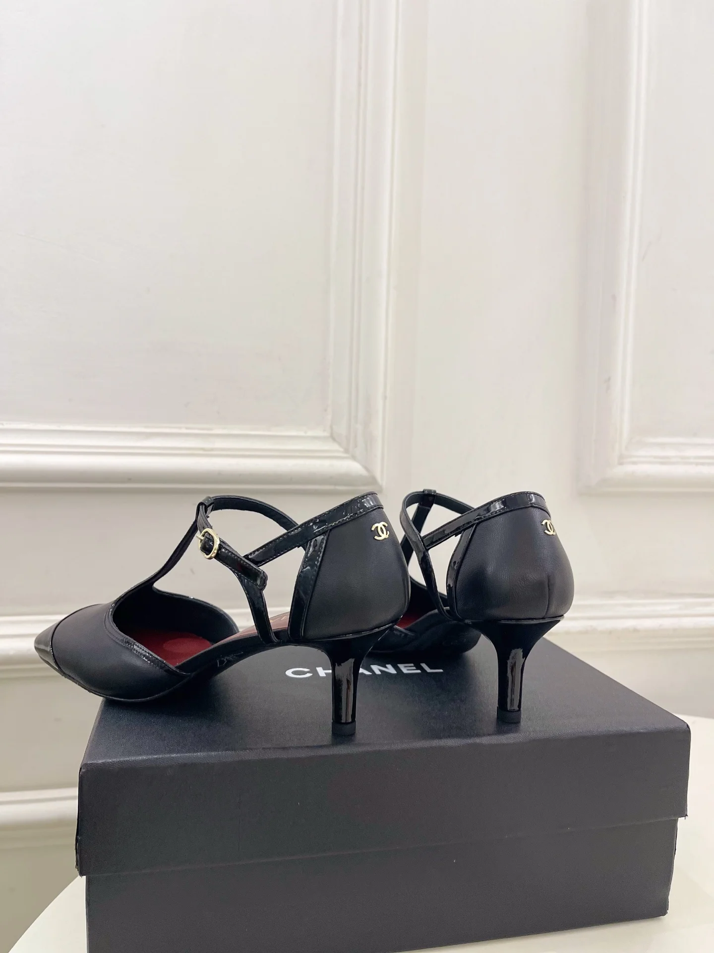 CHANEL Sandals Lamb Leather Black-Red EU35-39 B70202609110203 - Image 8