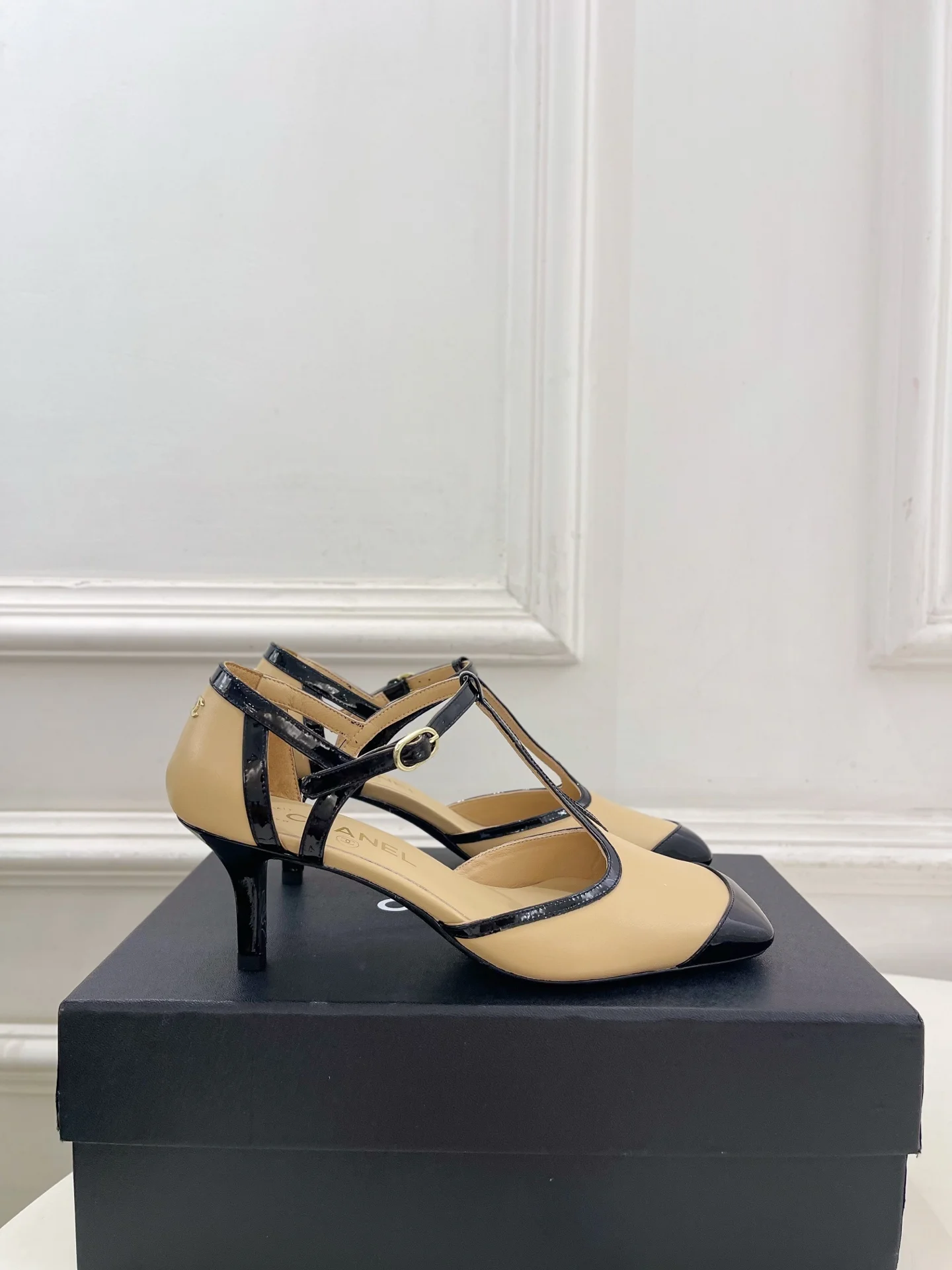 CHANEL Sandals Lambskin Beige-Black EU35-39 B70202609110204 - Image 2