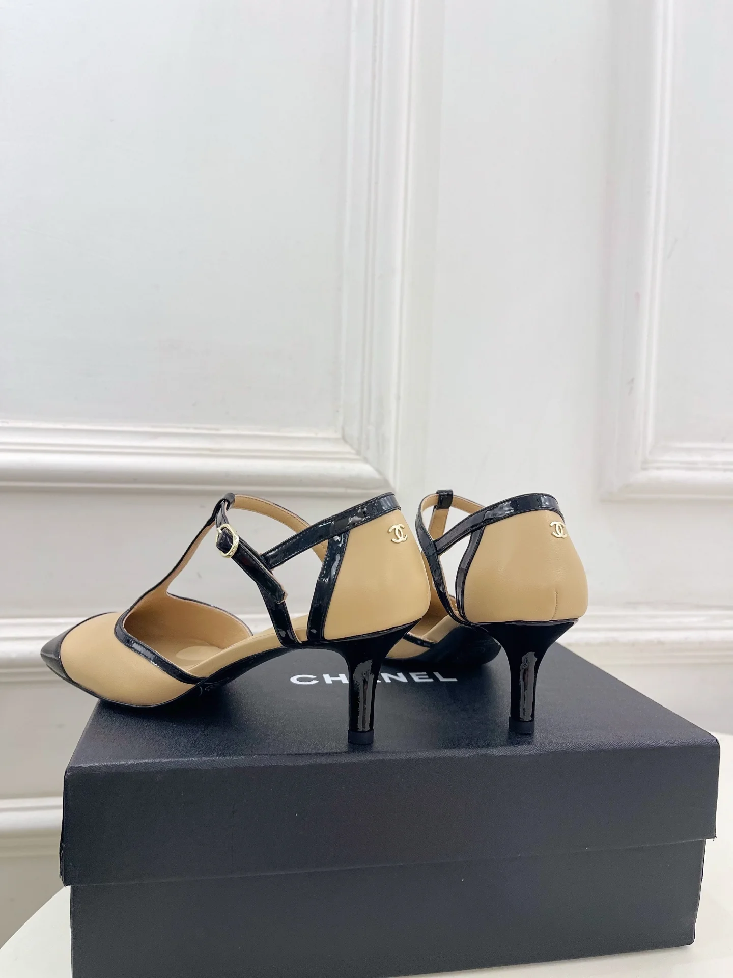 CHANEL Sandals Lambskin Beige-Black EU35-39 B70202609110204 - Image 8