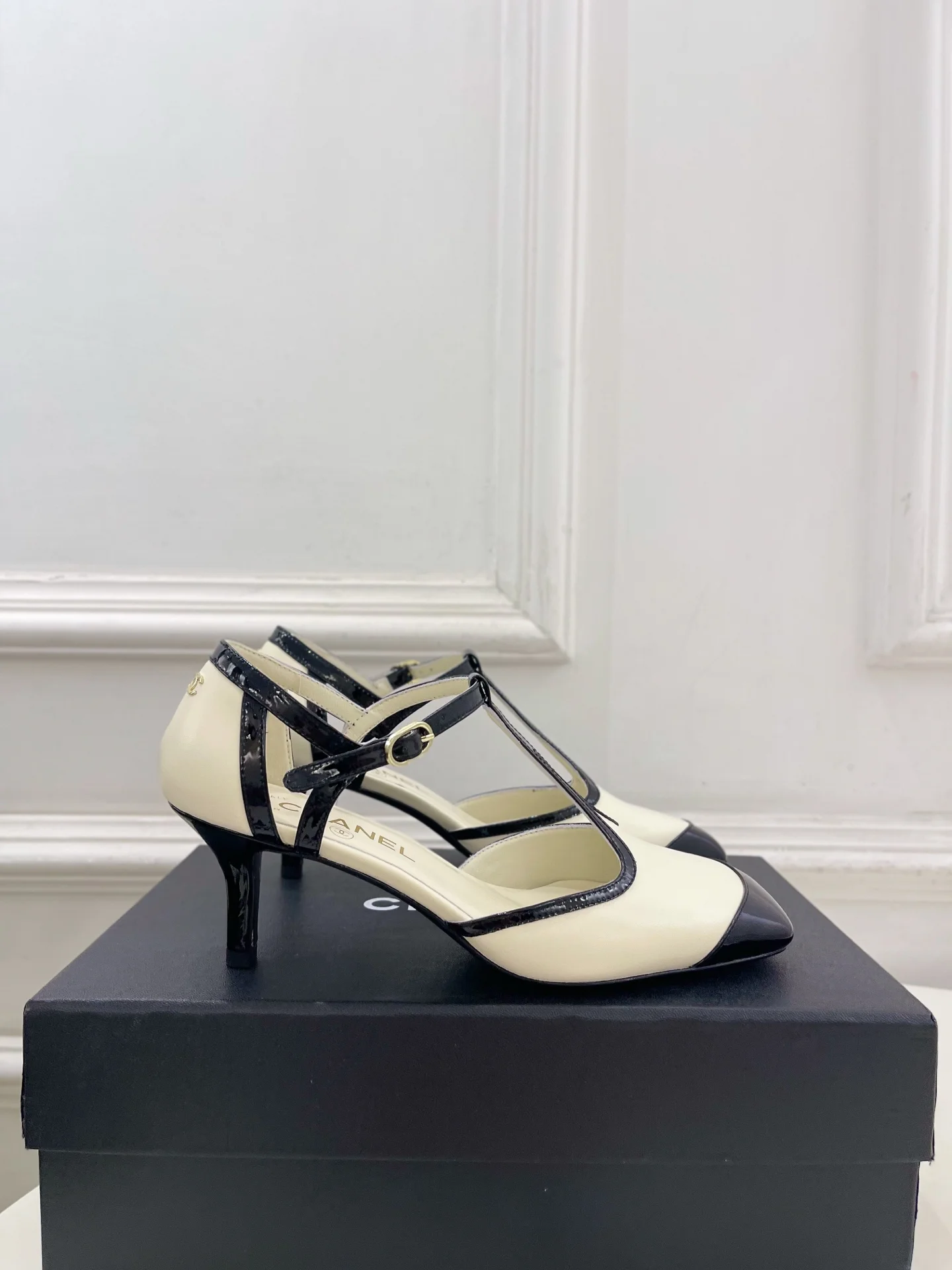 CHANEL Sandals Lambskin Leather Cream-Black EU35-39 B70202609110205 - Image 2