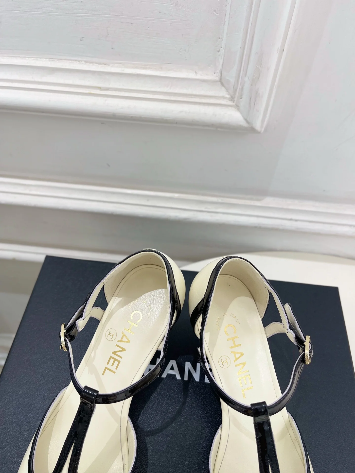 CHANEL Sandals Lambskin Leather Cream-Black EU35-39 B70202609110205 - Image 6