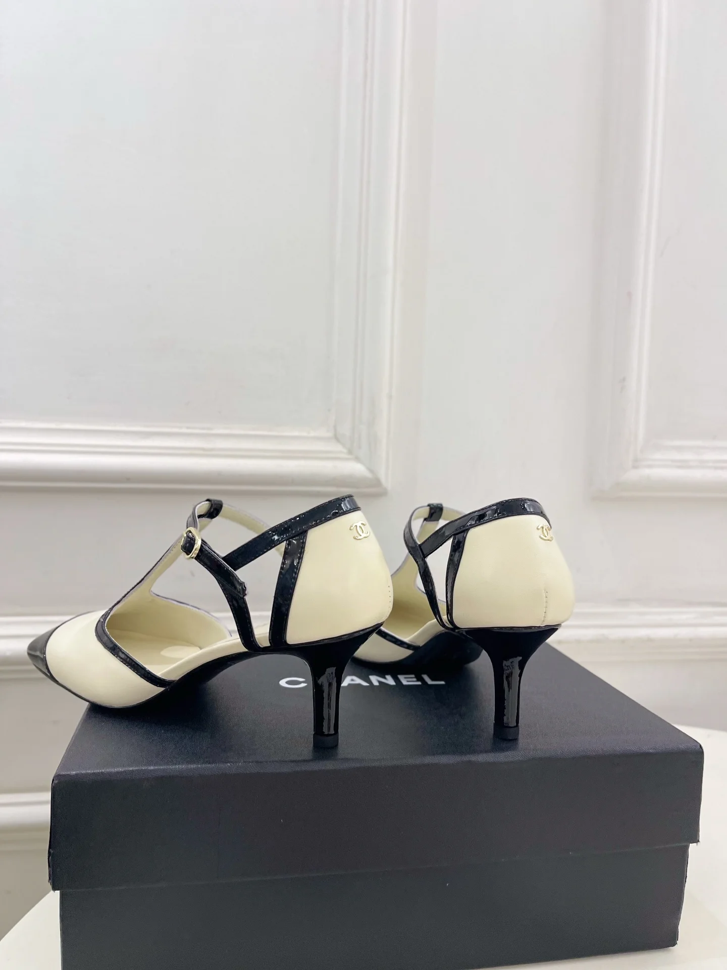 CHANEL Sandals Lambskin Leather Cream-Black EU35-39 B70202609110205 - Image 8