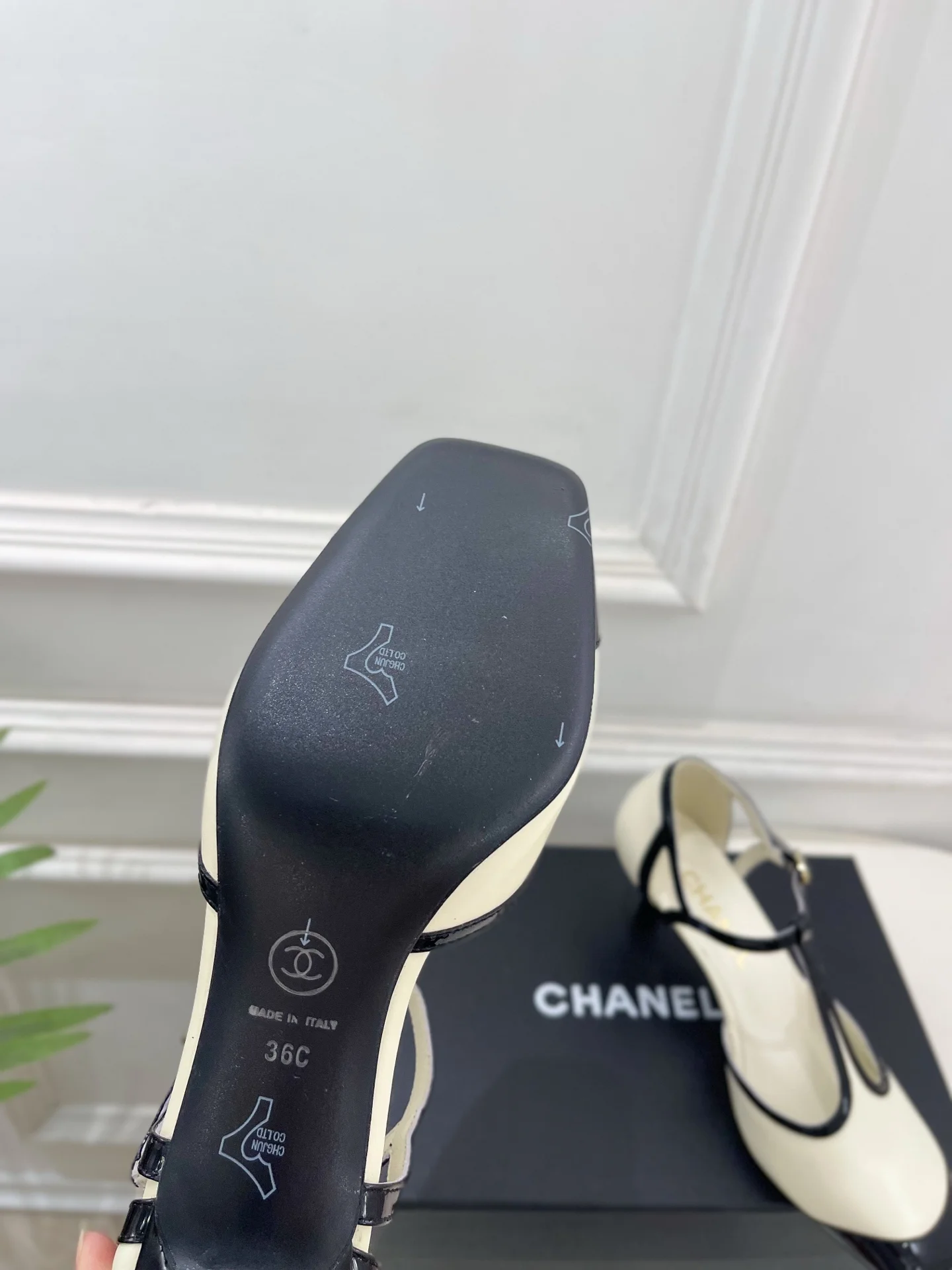 CHANEL Sandals Lambskin Leather Cream-Black EU35-39 B70202609110205 - Image 9