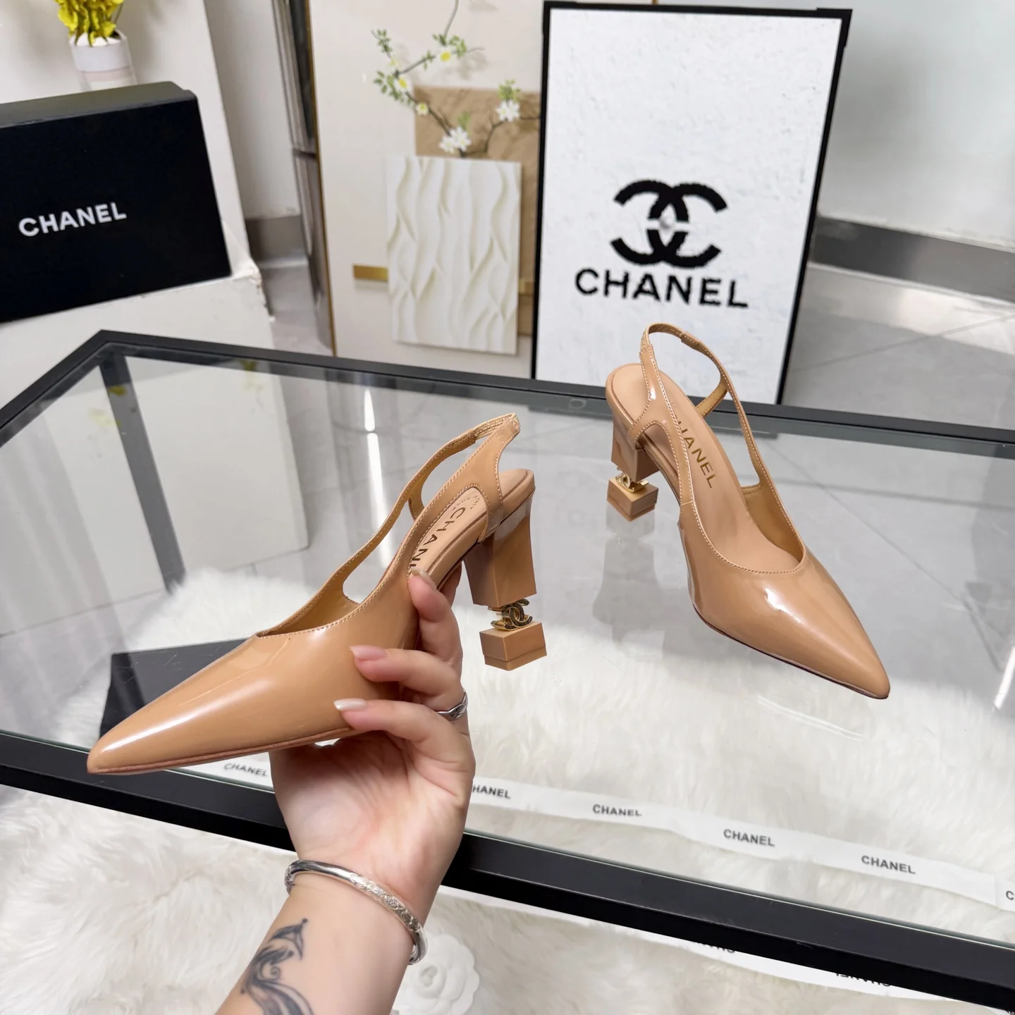 CHANEL Sandals Leather Beige-Gold EU35-41 B80202609110283 - Image 2