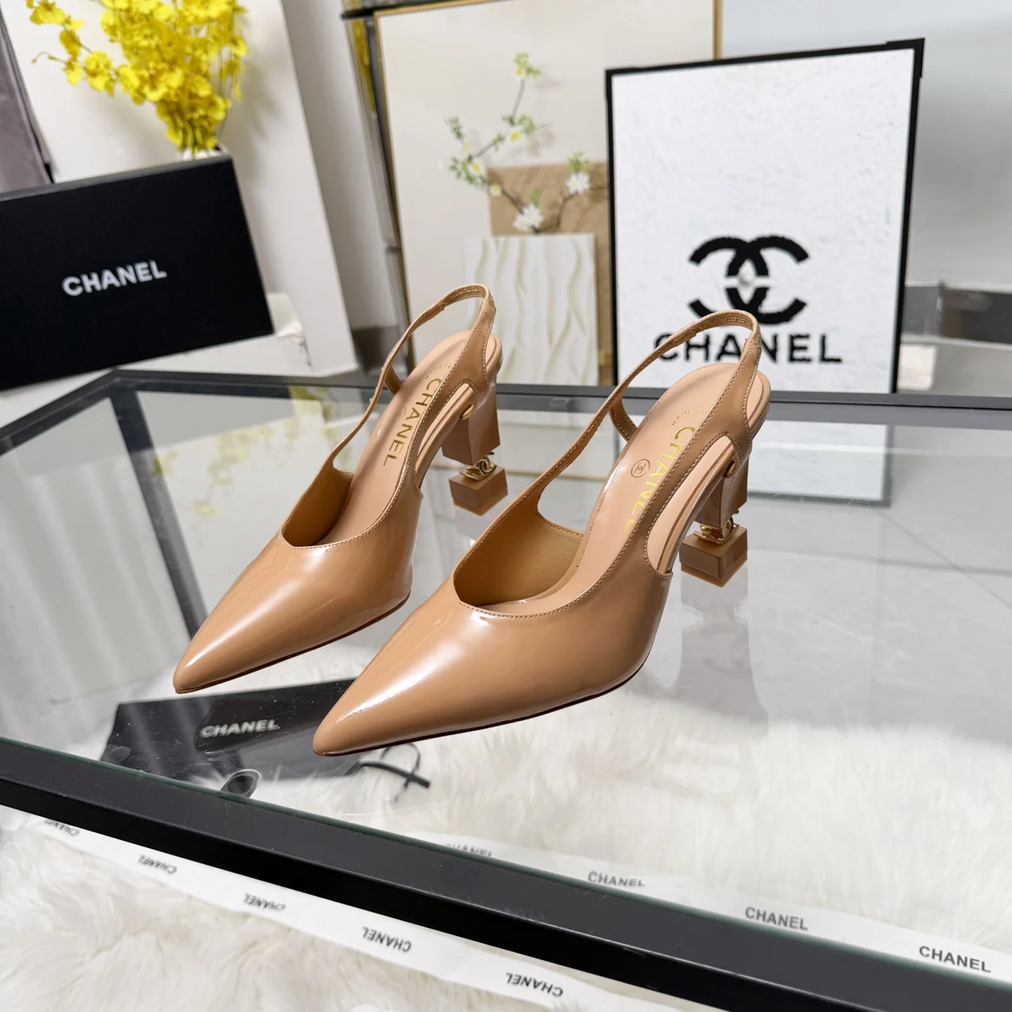 CHANEL Sandals Leather Beige-Gold EU35-41 B80202609110283 - Image 4