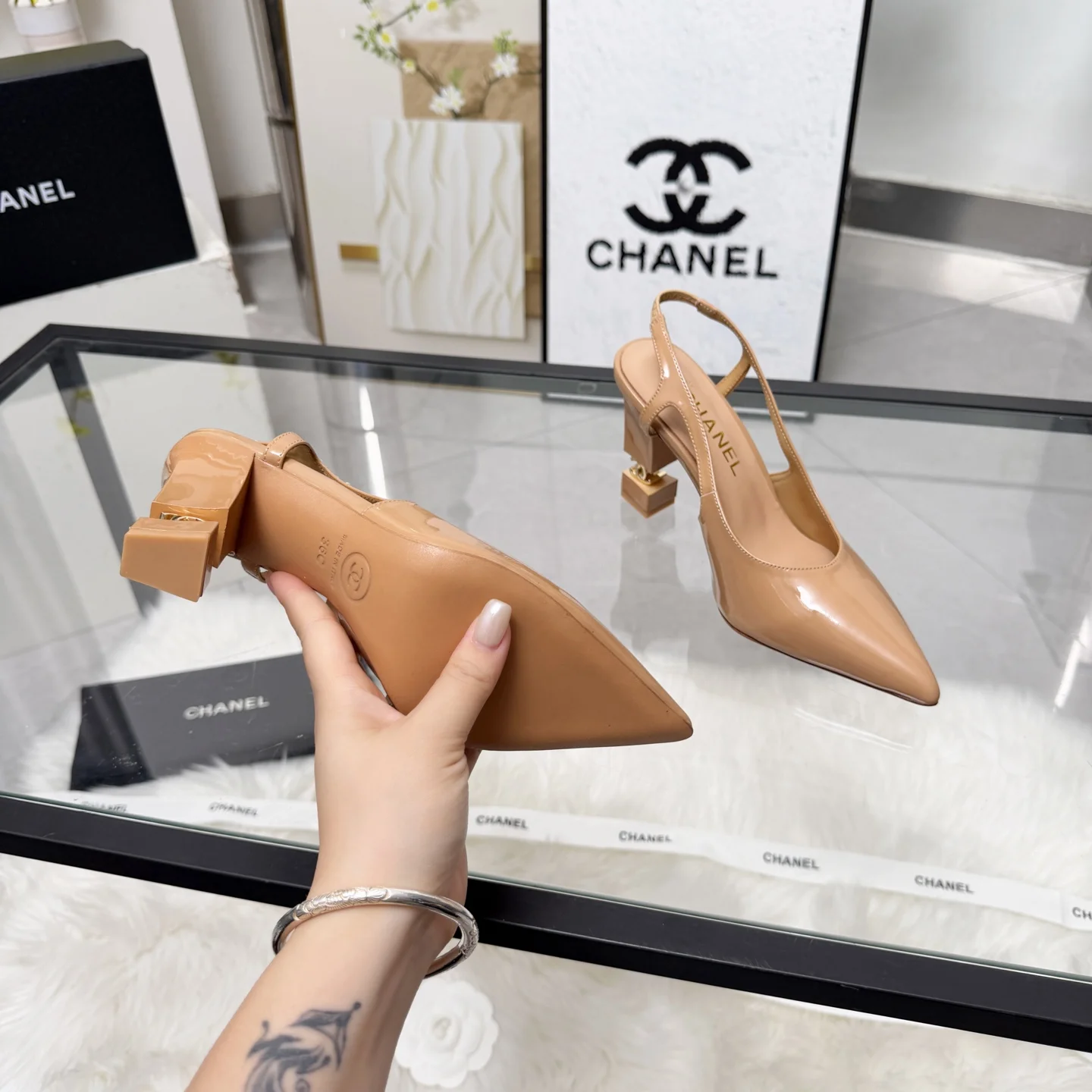 CHANEL Sandals Leather Beige-Gold EU35-41 B80202609110283 - Image 9