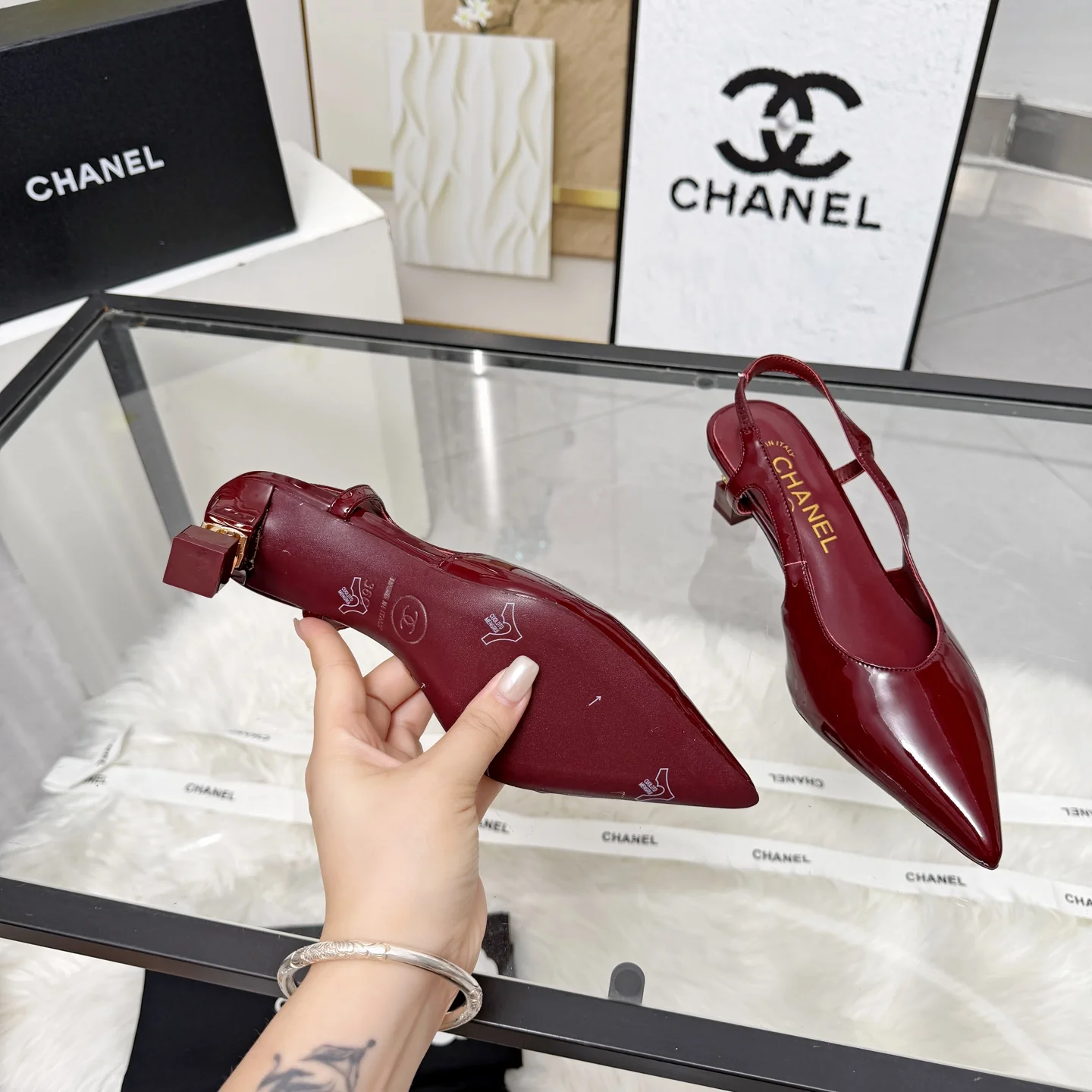 CHANEL Sandals Leather Burgundy-Gold EU35-41 B80202609110251 - Image 9