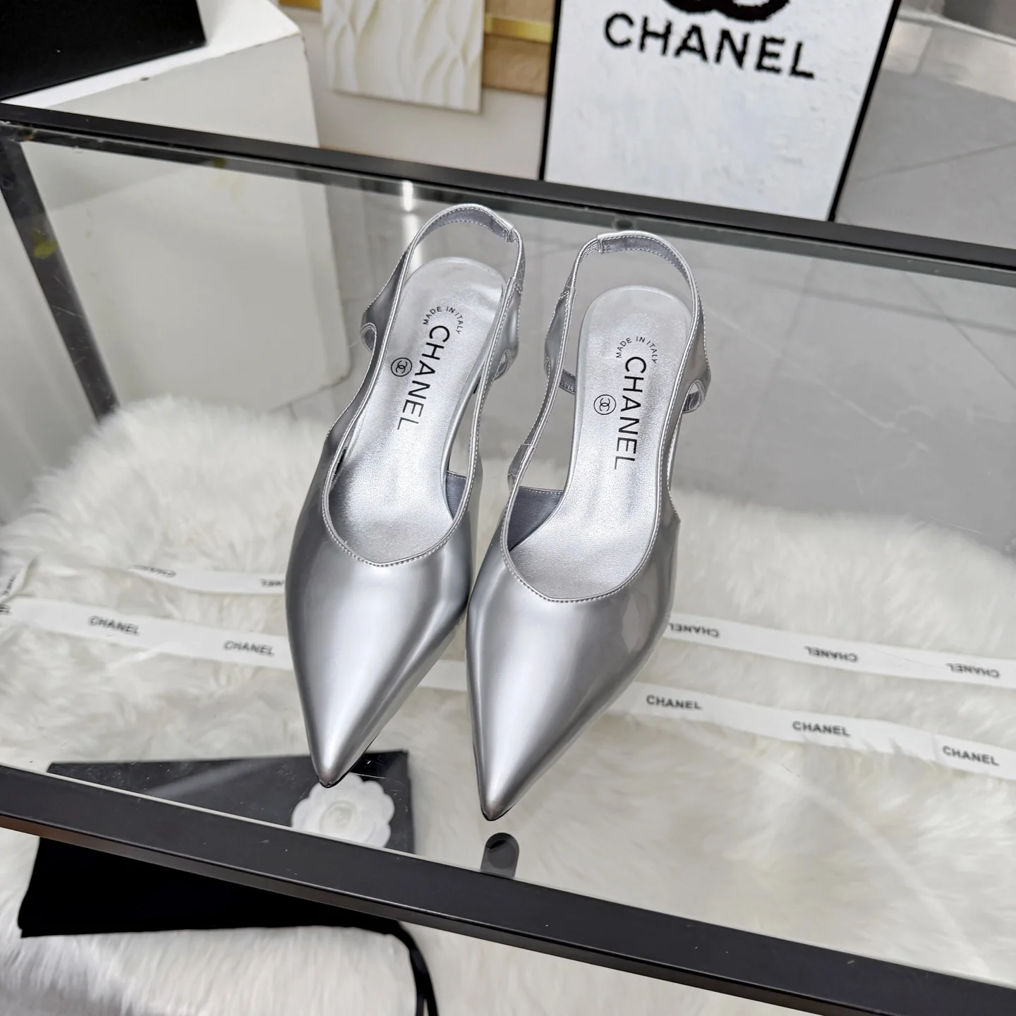 CHANEL Sandals Leather Silver-Gold EU35-41 B80202609110247 - Image 3