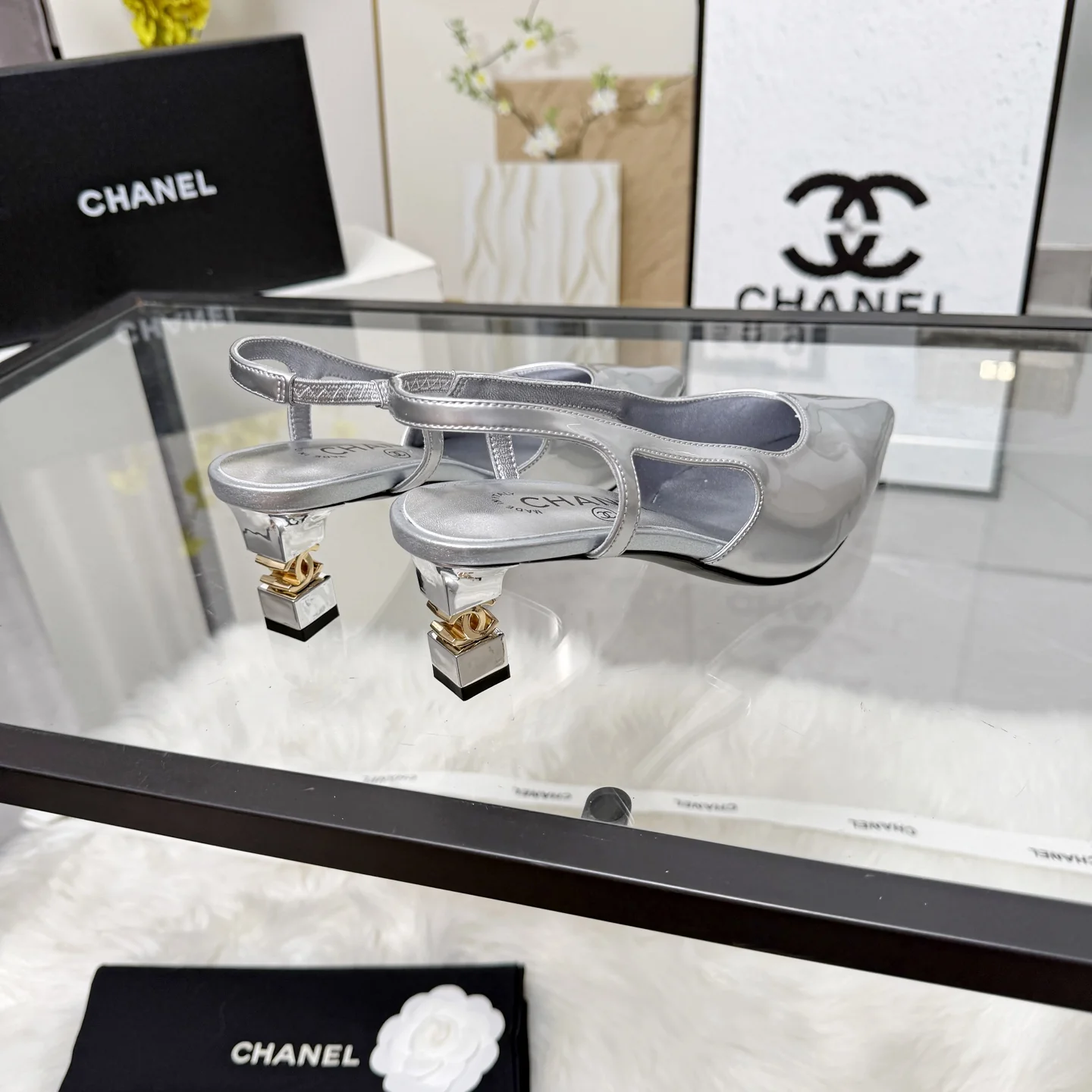 CHANEL Sandals Leather Silver-Gold EU35-41 B80202609110247 - Image 6