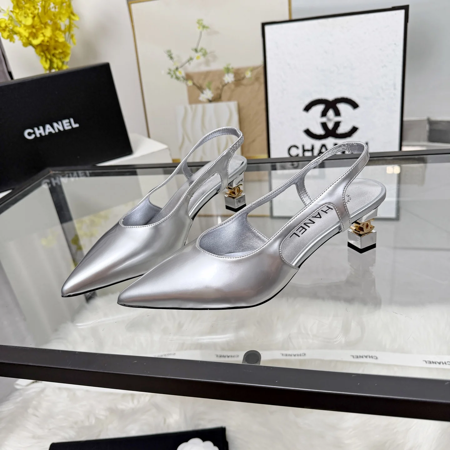 CHANEL Sandals Leather Silver-Gold EU35-41 B80202609110247 - Image 8