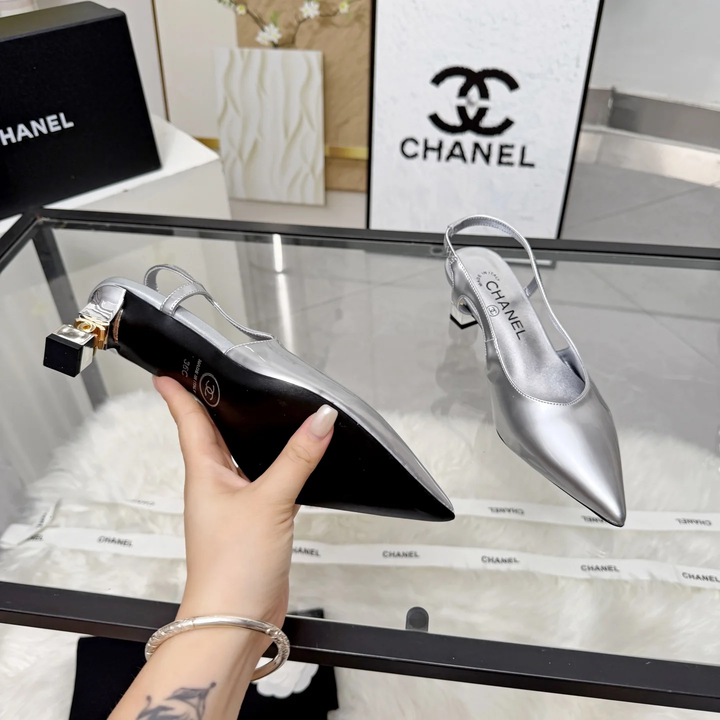 CHANEL Sandals Leather Silver-Gold EU35-41 B80202609110247 - Image 9