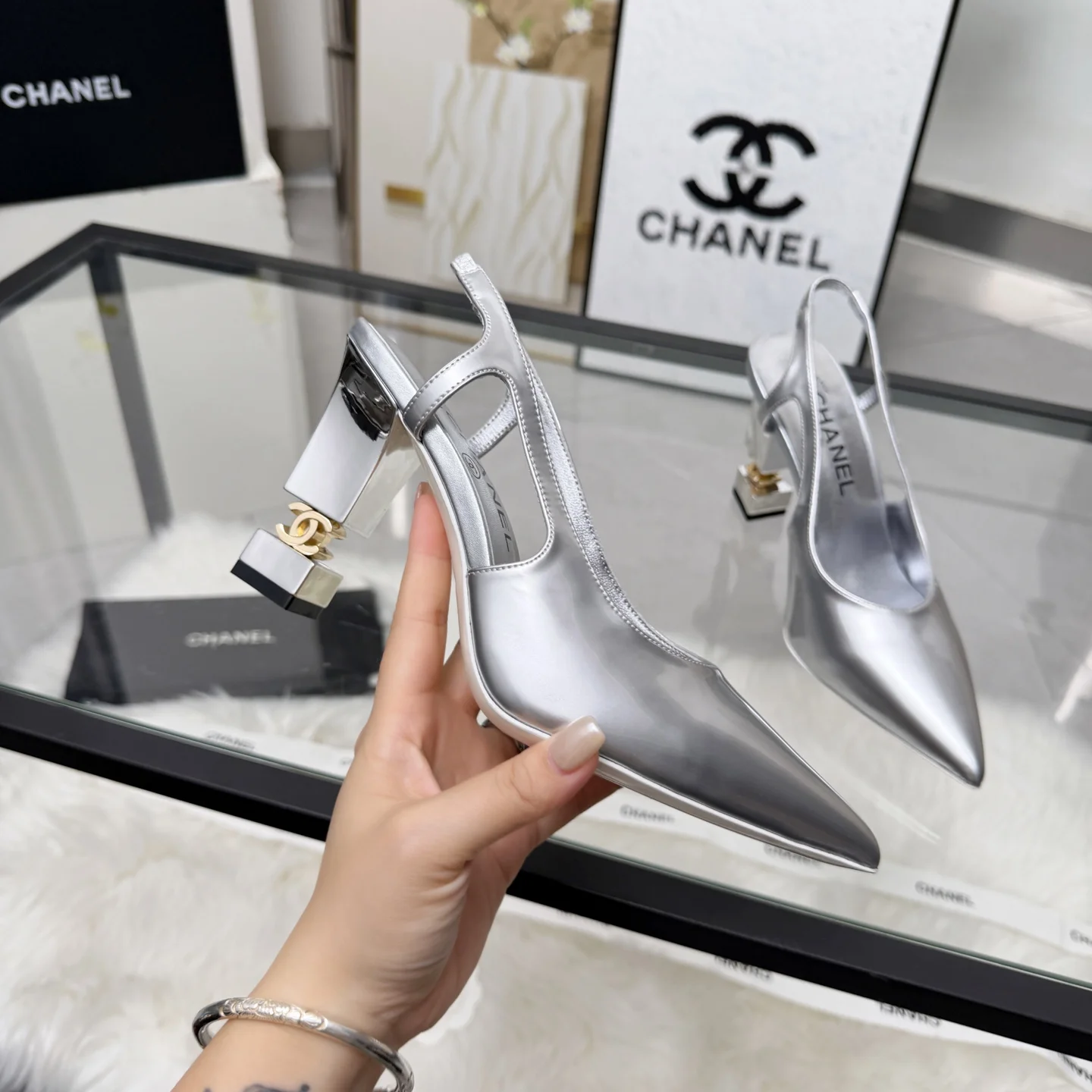 CHANEL Sandals Leather Silver-Gold EU35-41 B80202609110282