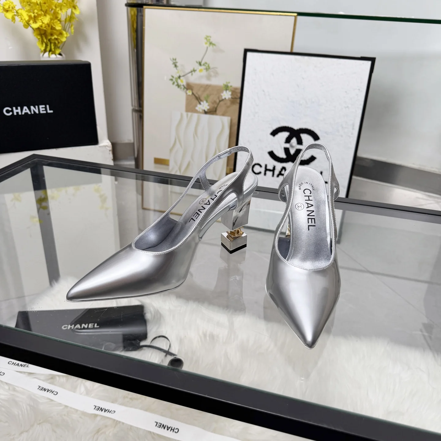 CHANEL Sandals Leather Silver-Gold EU35-41 B80202609110282 - Image 3