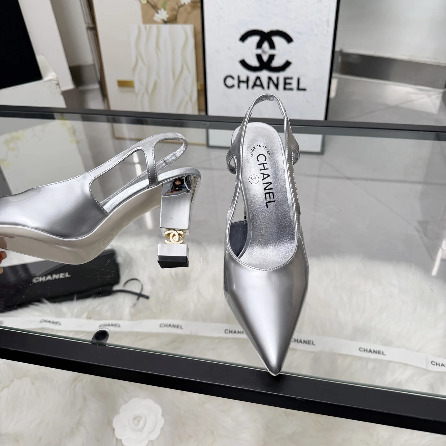 CHANEL Sandals Leather Silver-Gold EU35-41 B80202609110282 - Image 4