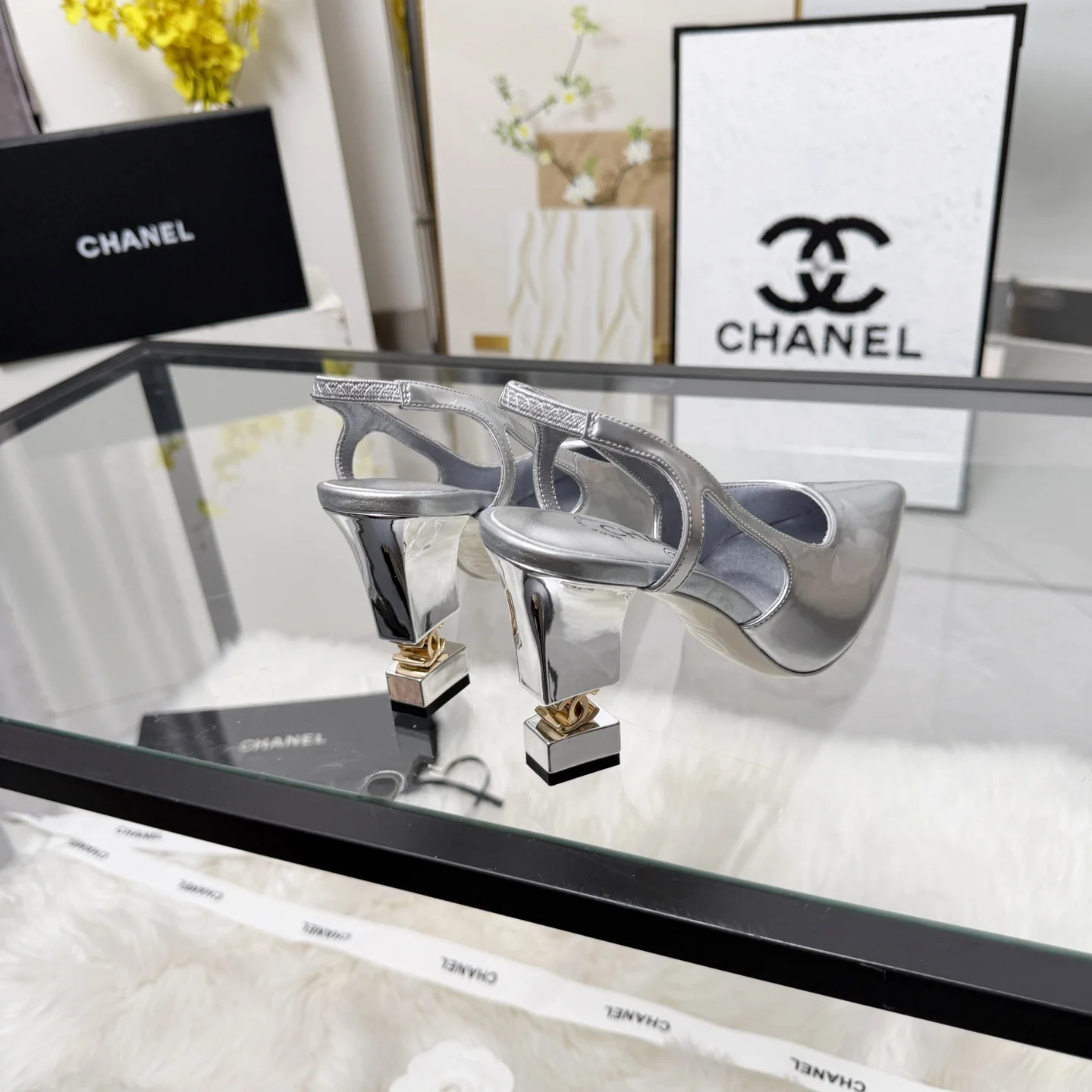 CHANEL Sandals Leather Silver-Gold EU35-41 B80202609110282 - Image 8