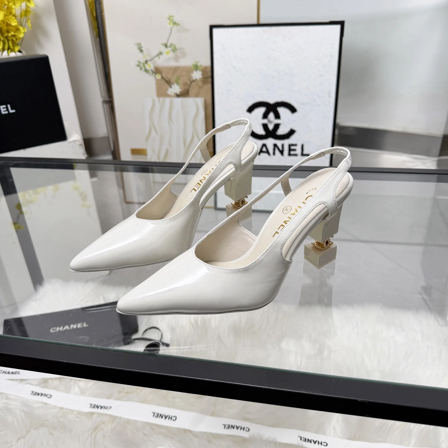 CHANEL Sandals Leather White-Gold EU35-41 B80202609110284 - Image 4