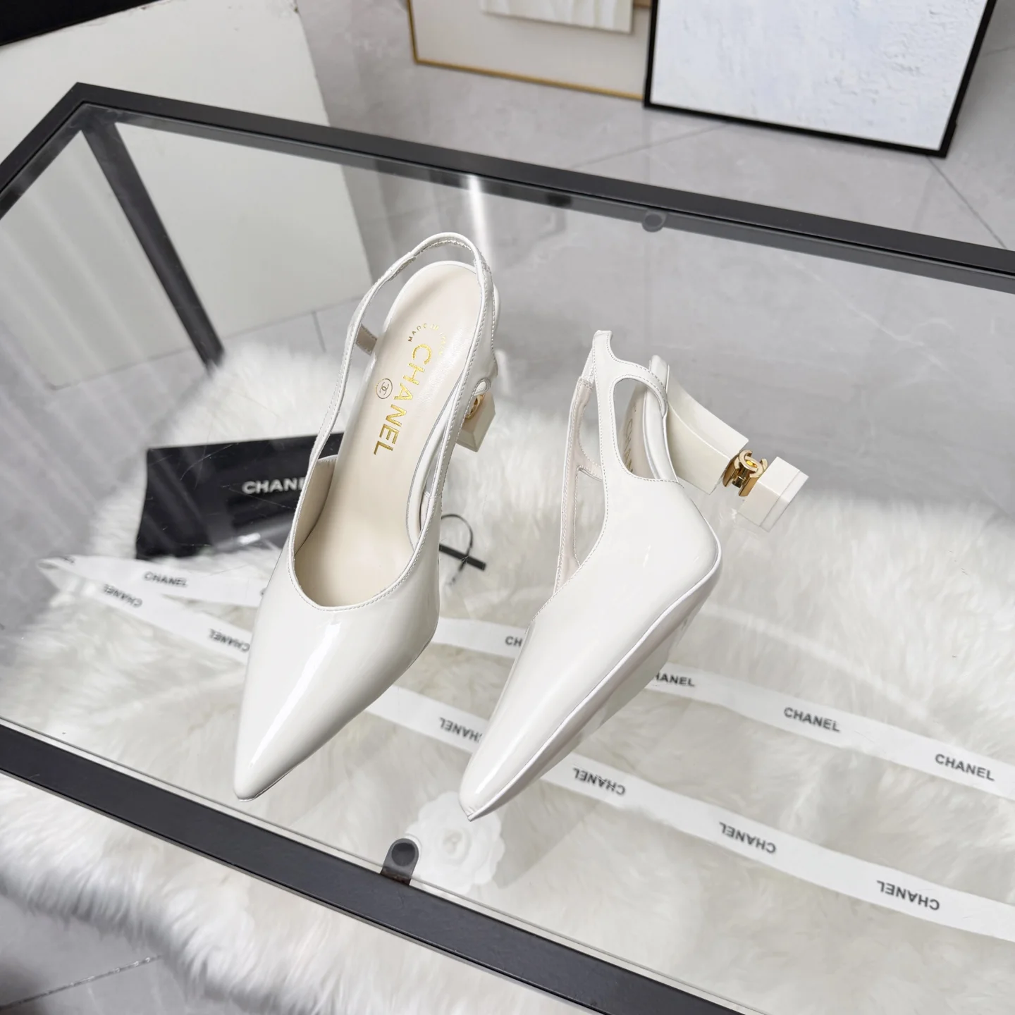 CHANEL Sandals Leather White-Gold EU35-41 B80202609110284 - Image 5
