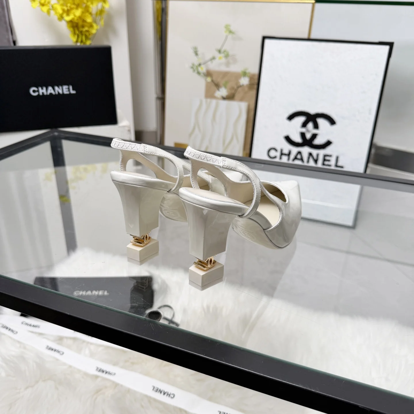 CHANEL Sandals Leather White-Gold EU35-41 B80202609110284 - Image 8