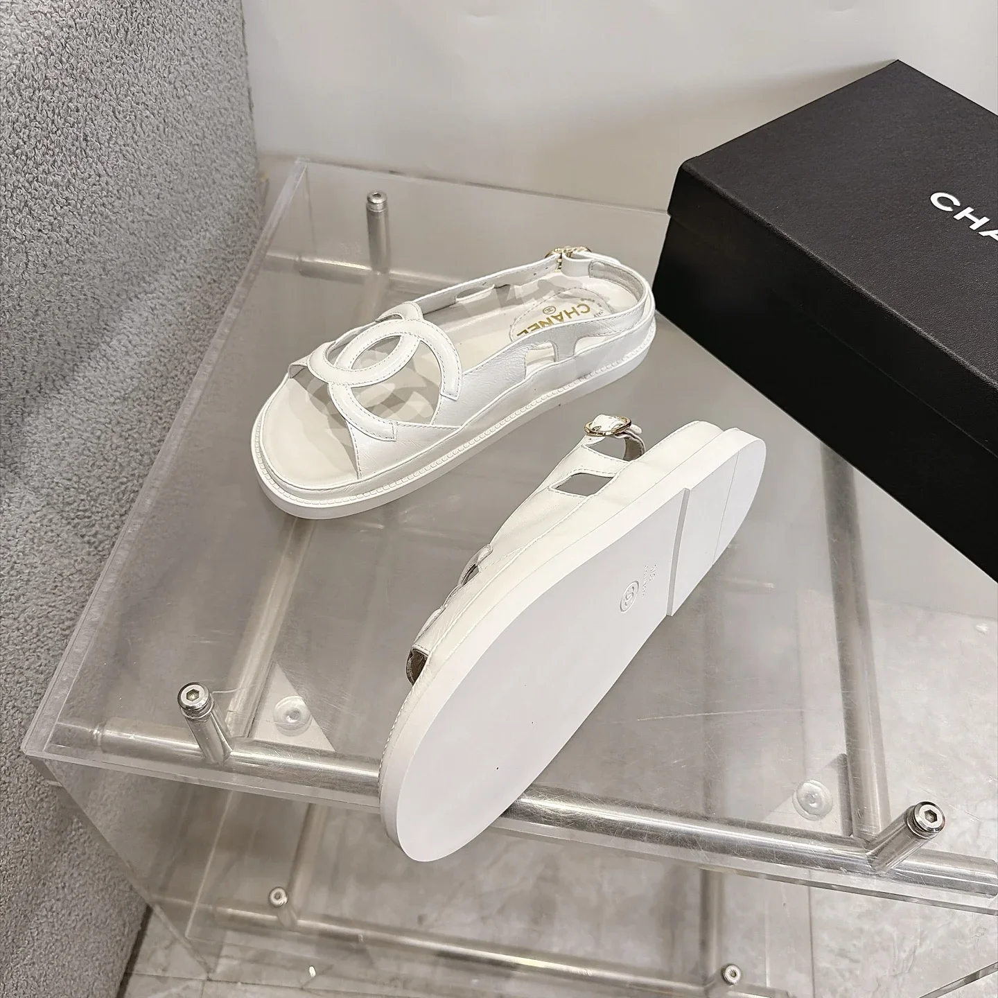 CHANEL Sandals Oiled Leather White EU35-40 B20202609112003 - Image 2