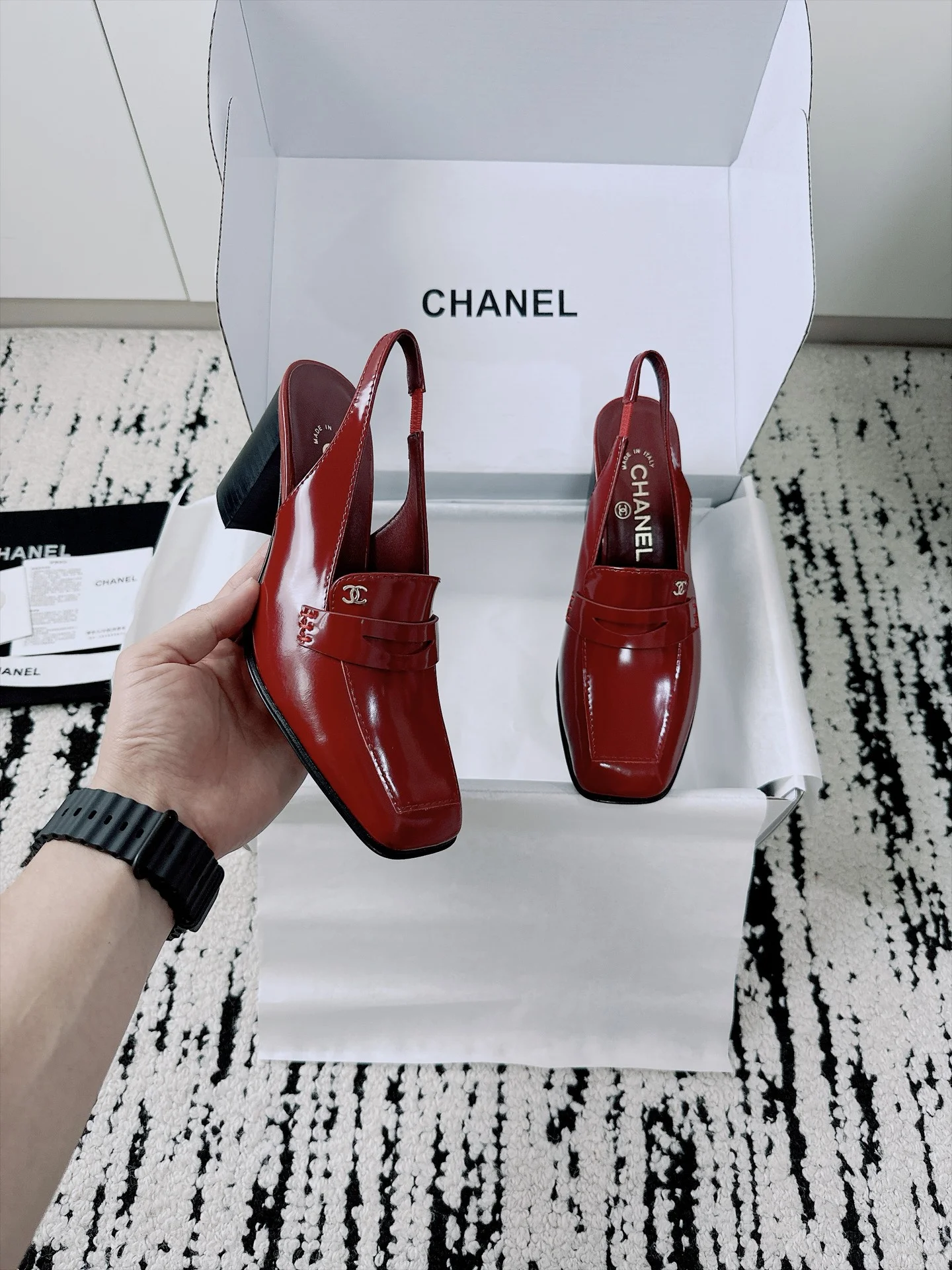 CHANEL Sandals Patent Lamb Leather Red-Black EU35-41 B70202609110540 - Image 10