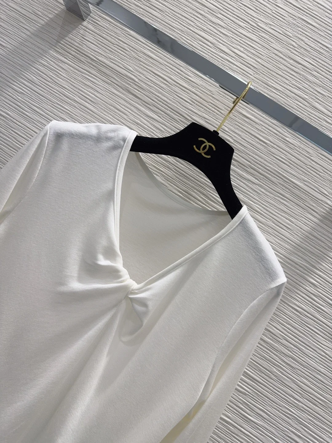 CHANEL Shirts White-Black S-M-L A95202609062878 - Image 2