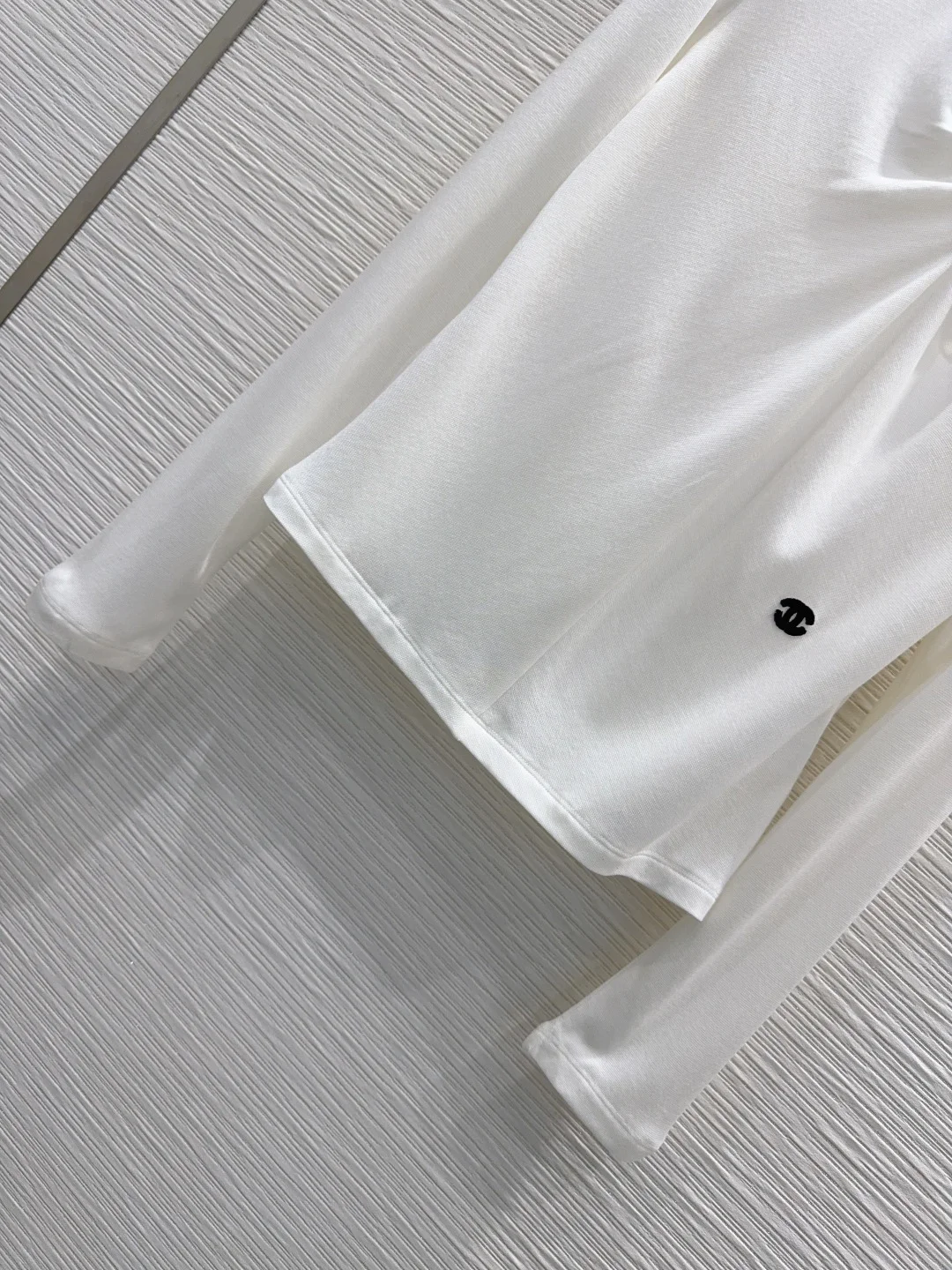 CHANEL Shirts White-Black S-M-L A95202609062878 - Image 5