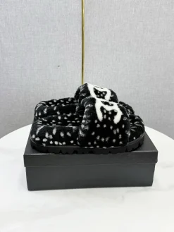 CHANEL Slides Black-White B60202609110591