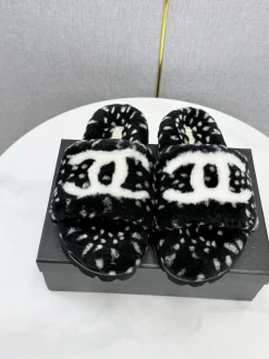 Alternative view of CHANEL Slides Black-White B60202609110591