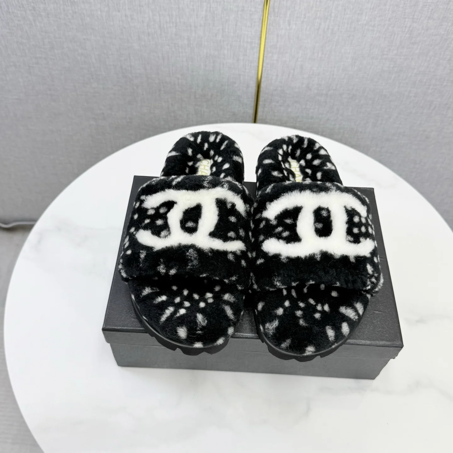 CHANEL Slides Black-White B60202609110591 - Image 2