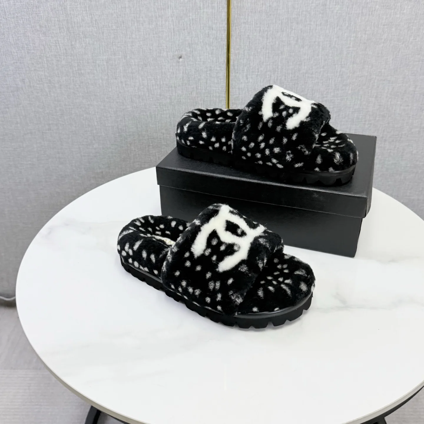 CHANEL Slides Black-White B60202609110591 - Image 3