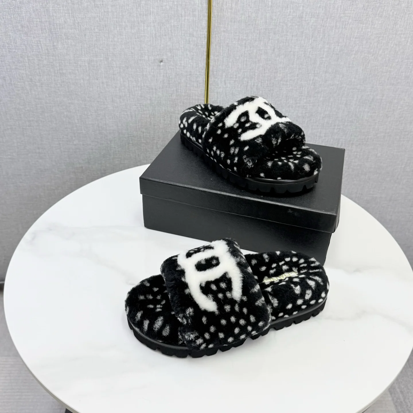 CHANEL Slides Black-White B60202609110591 - Image 4