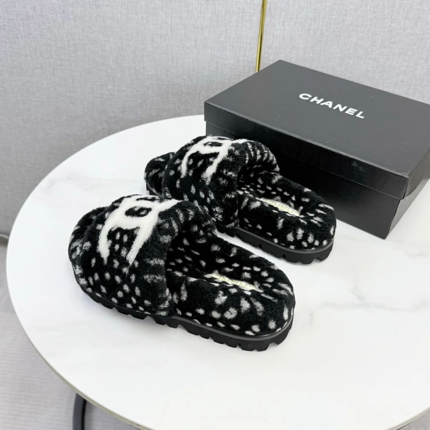 CHANEL Slides Black-White B60202609110591 - Image 7
