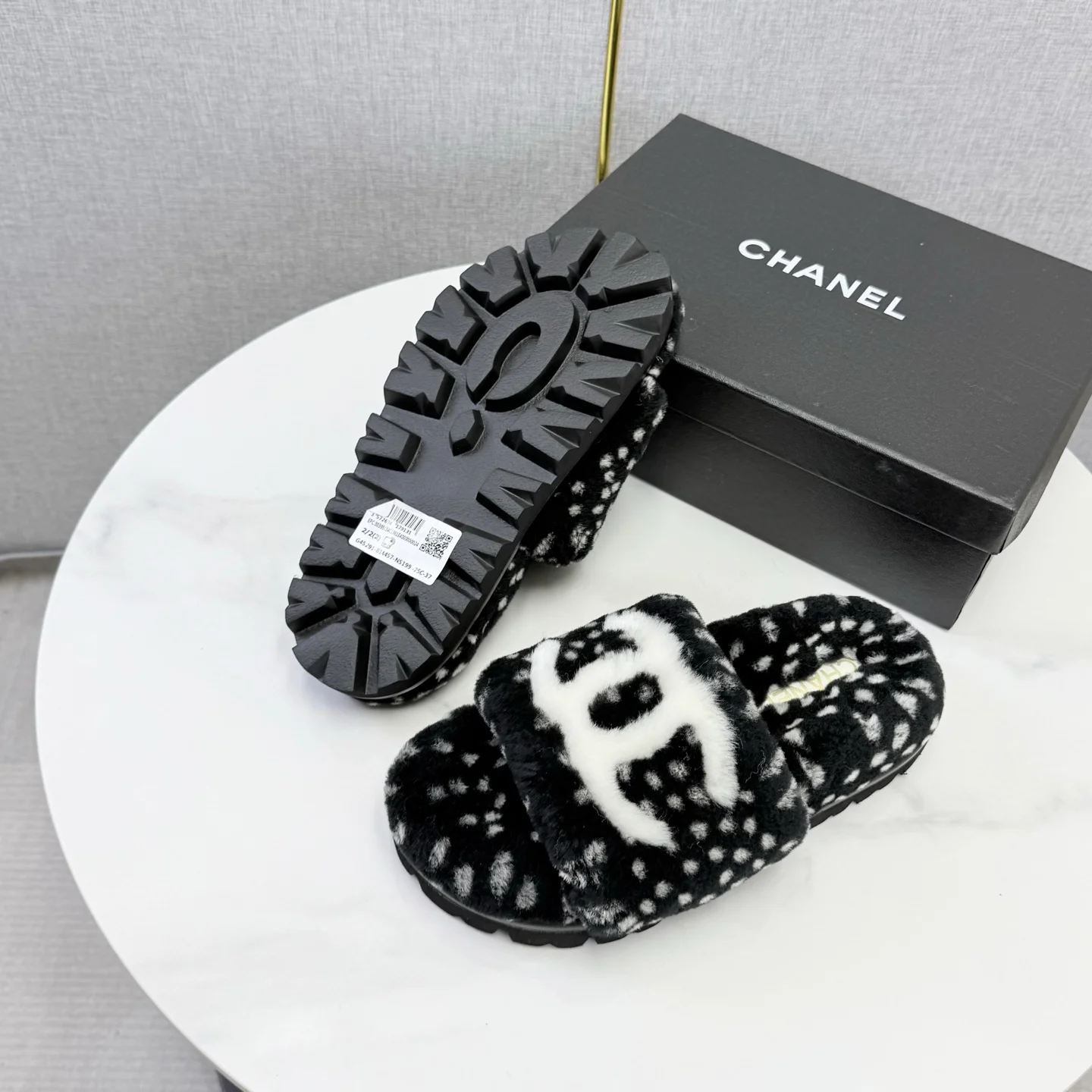 CHANEL Slides Black-White B60202609110591 - Image 8