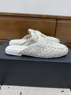 Alternative view of CHANEL Slides Mesh and Leather White-Gold EU35-39 B71202609110236