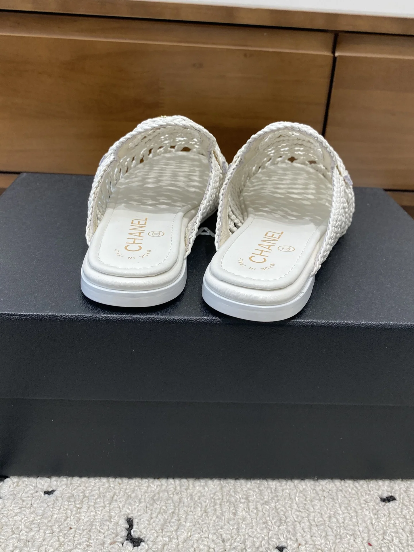 CHANEL Slides Mesh and Leather White-Gold EU35-39 B71202609110236 - Image 3