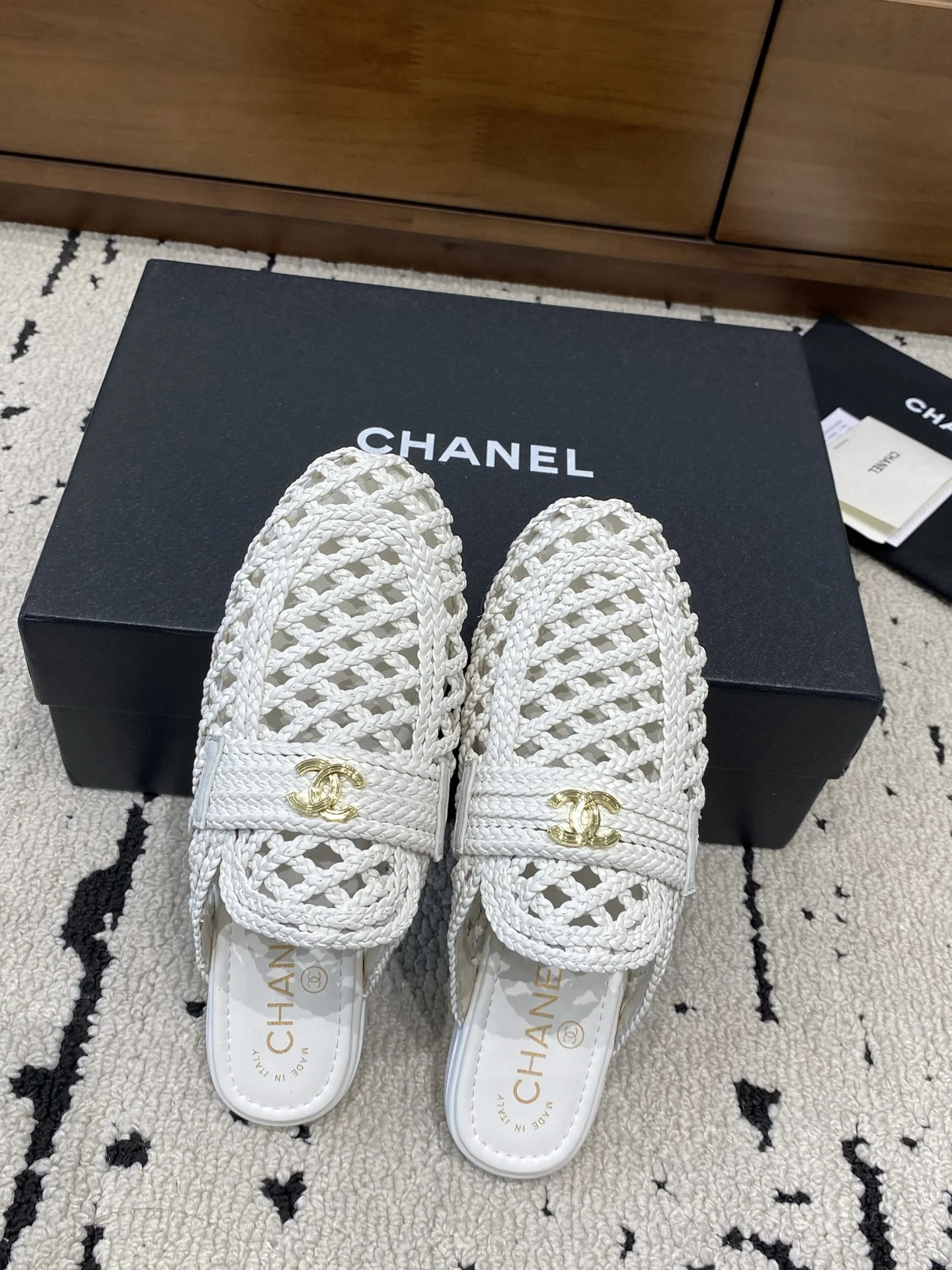 CHANEL Slides Mesh and Leather White-Gold EU35-39 B71202609110236 - Image 4