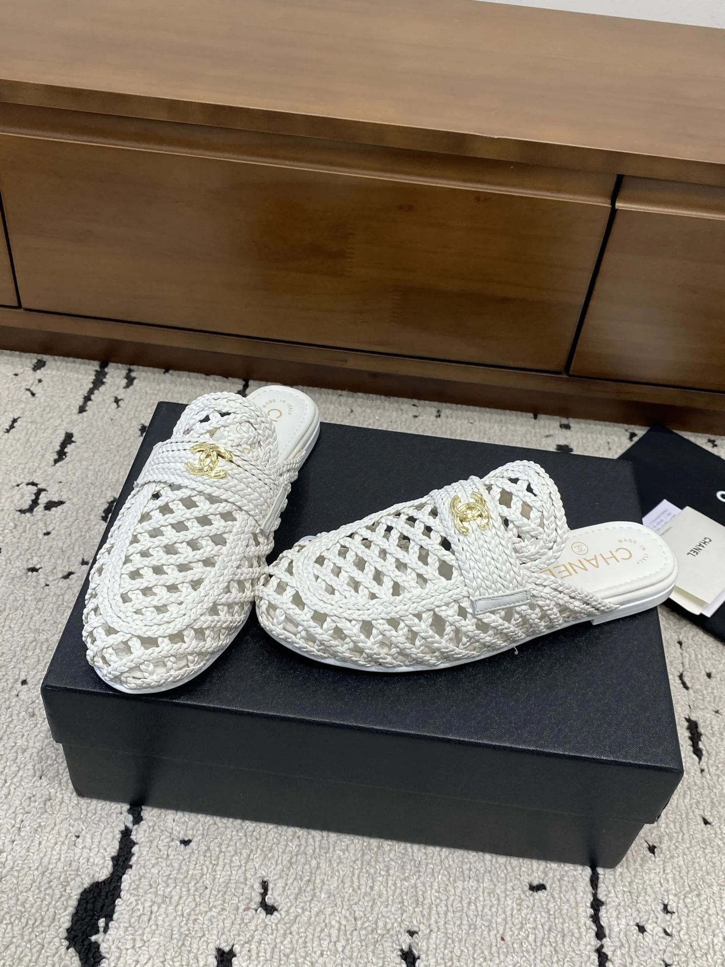 CHANEL Slides Mesh and Leather White-Gold EU35-39 B71202609110236 - Image 9