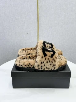 CHANEL Slides Wool Beige-Black EU35-39 B60202609110592