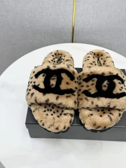 Alternative view of CHANEL Slides Wool Beige-Black EU35-39 B60202609110592
