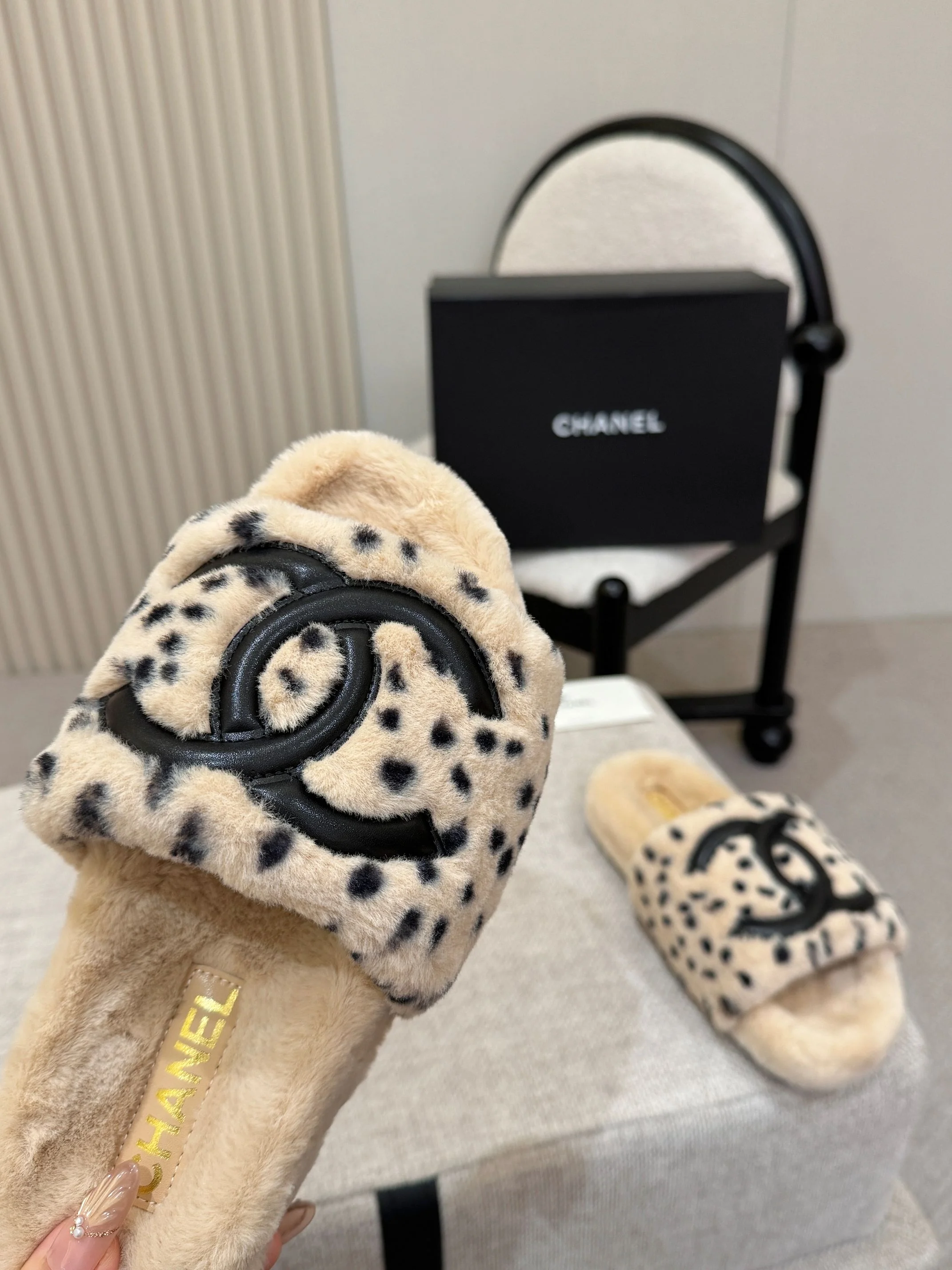 CHANEL Slides Wool Beige-Black EU35-42 A80202609110513 - Image 10