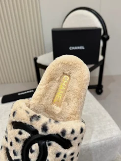 Alternative view of CHANEL Slides Wool Beige-Black EU35-42 A80202609110513