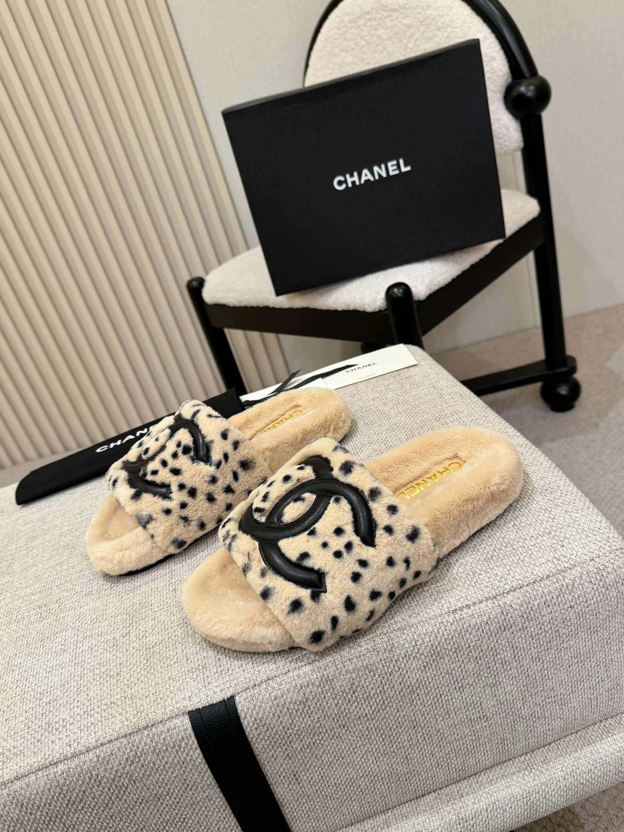 CHANEL Slides Wool Beige-Black EU35-42 A80202609110513 - Image 4