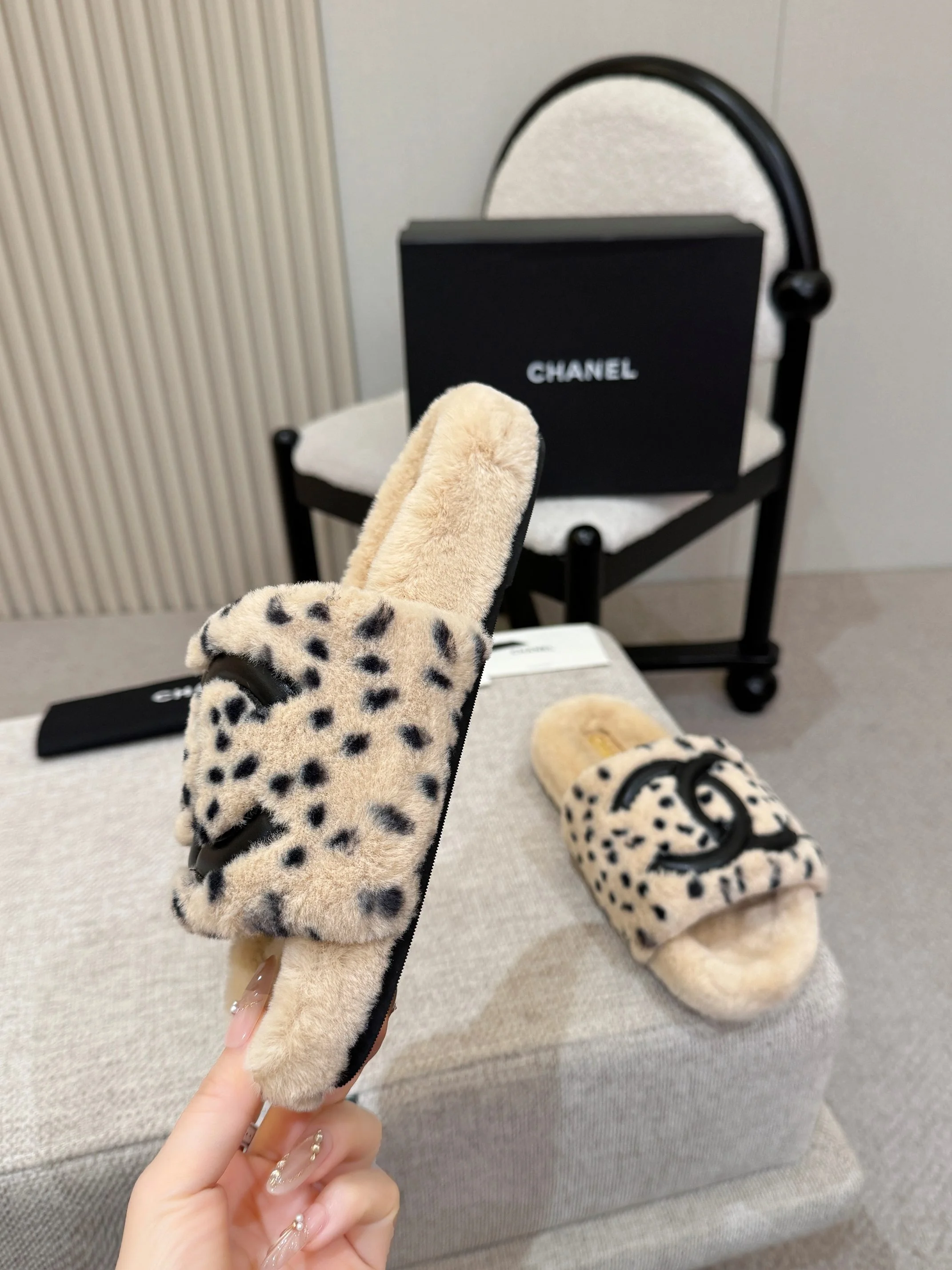 CHANEL Slides Wool Beige-Black EU35-42 A80202609110513 - Image 7