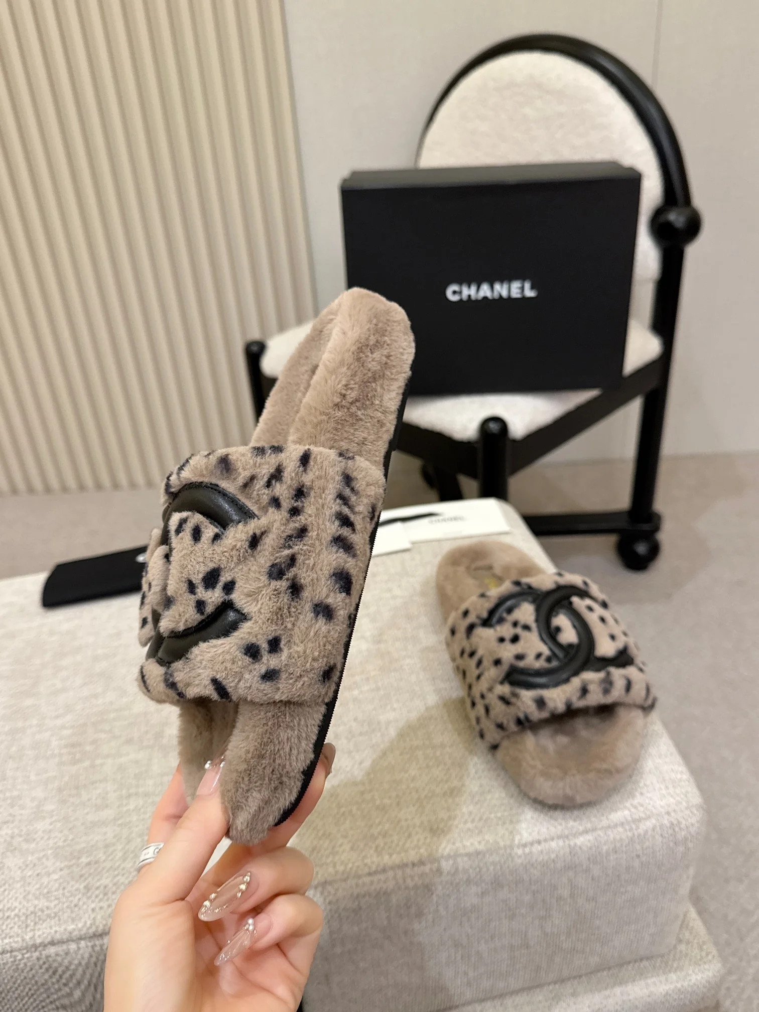 CHANEL Slides Wool Beige-Black EU35-42 A80202609110514 - Image 6