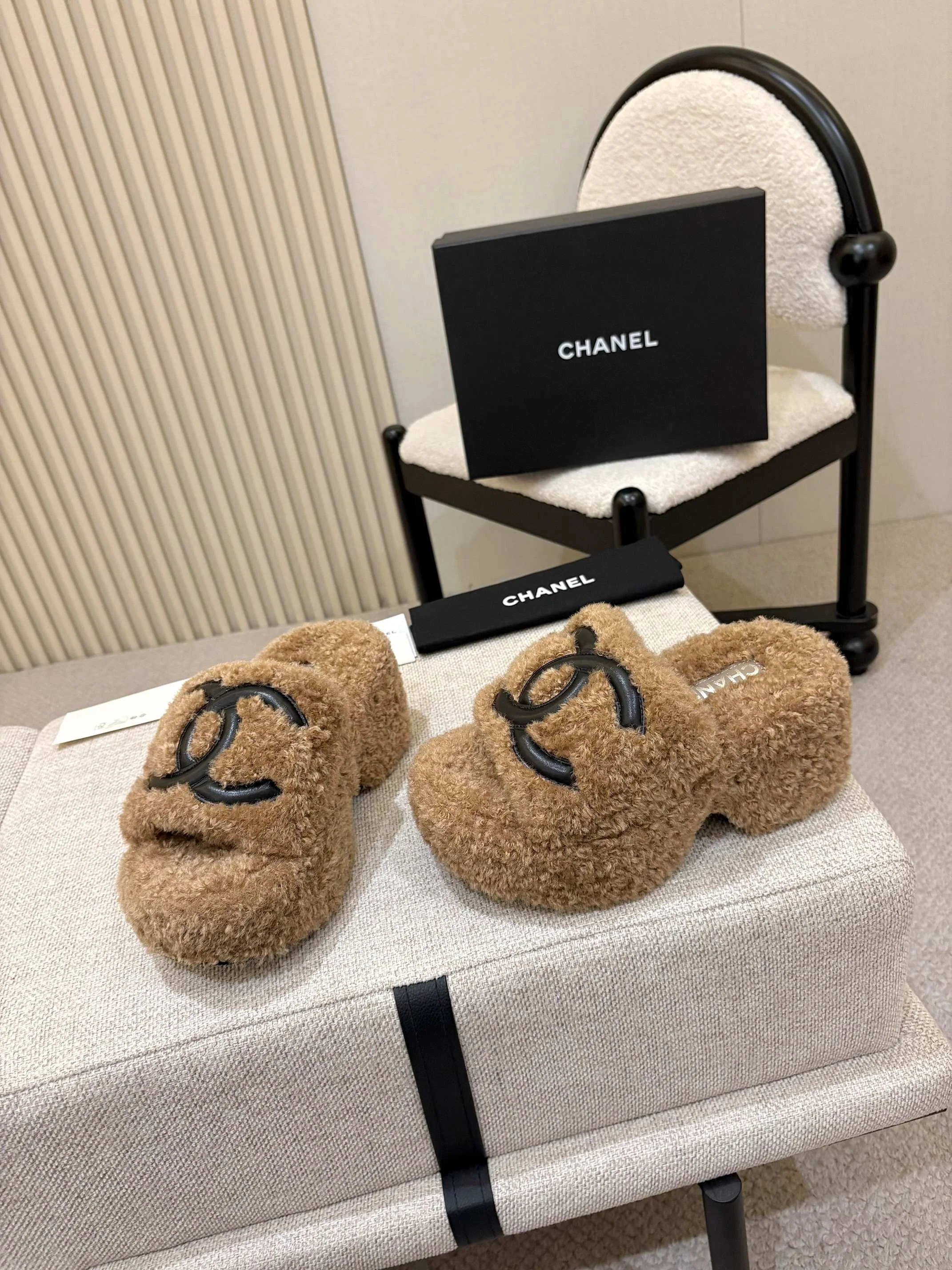 CHANEL Slides Wool Brown-Black EU35-40 B20202609110560