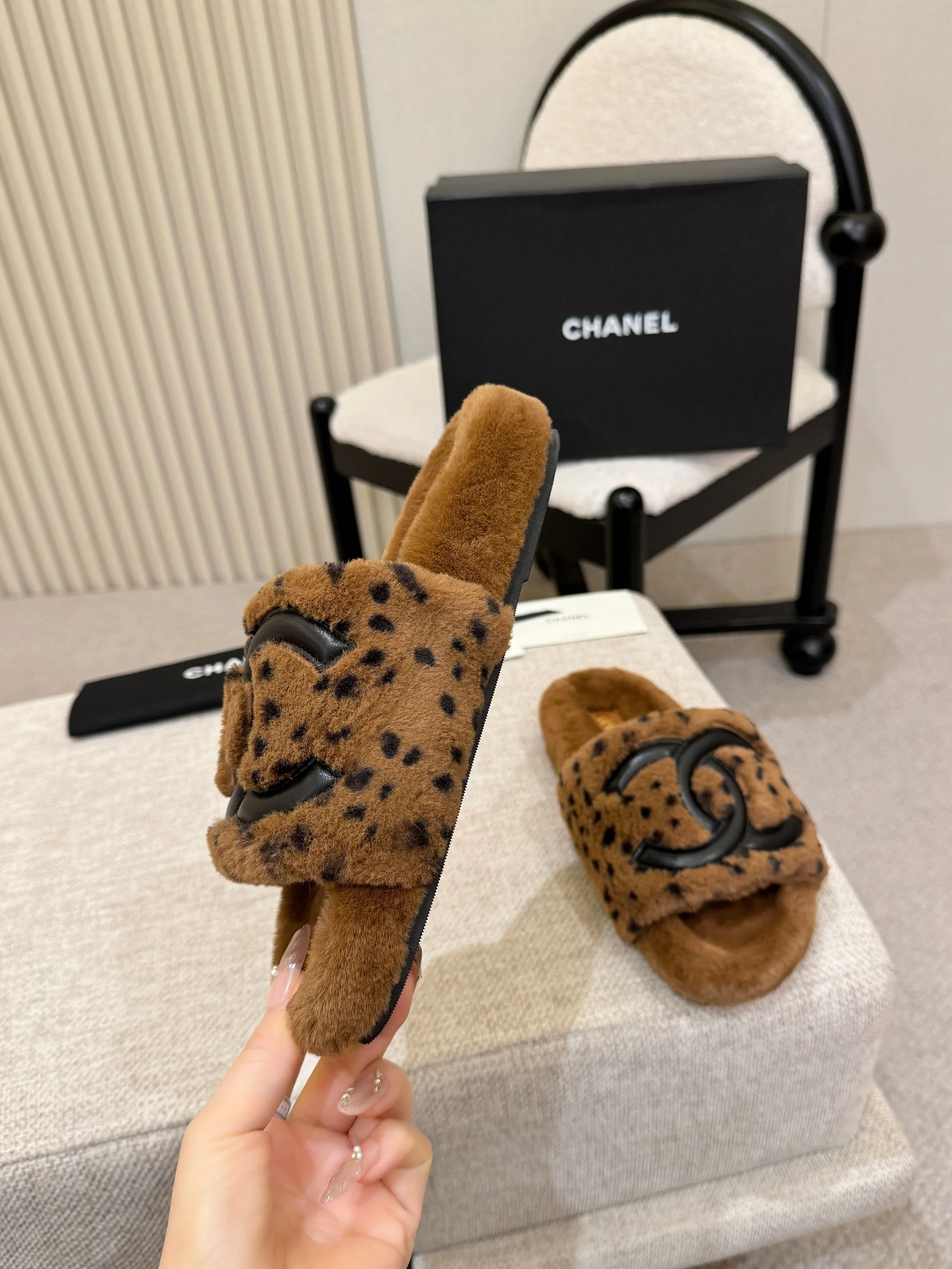 CHANEL Slides Wool Brown-Black EU35-42 A80202609110515 - Image 7