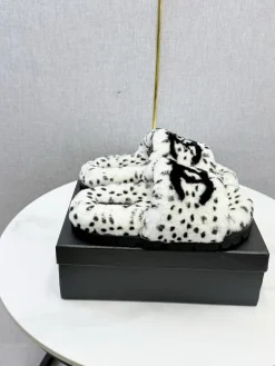 CHANEL Slides Wool Rubber White-Black EU35-39 B60202609110588