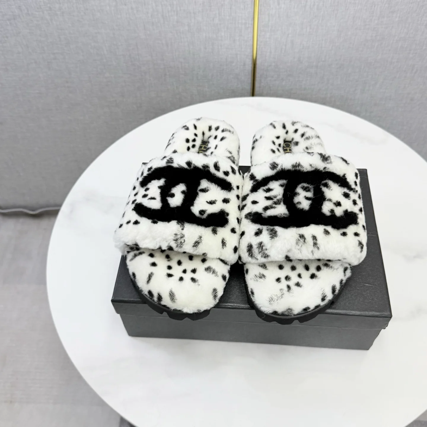 CHANEL Slides Wool Rubber White-Black EU35-39 B60202609110588 - Image 2
