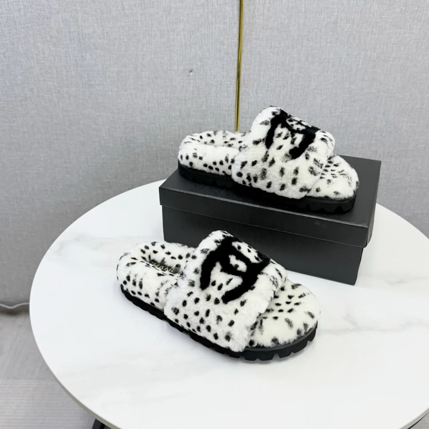 CHANEL Slides Wool Rubber White-Black EU35-39 B60202609110588 - Image 3